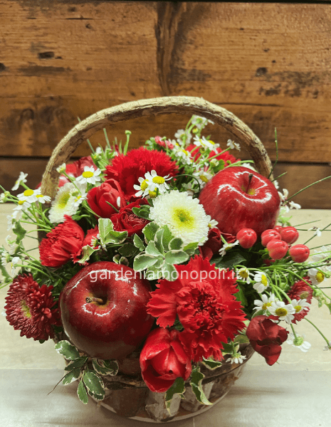 Cestino in legno con fiori recisi e frutta . d35 h 30